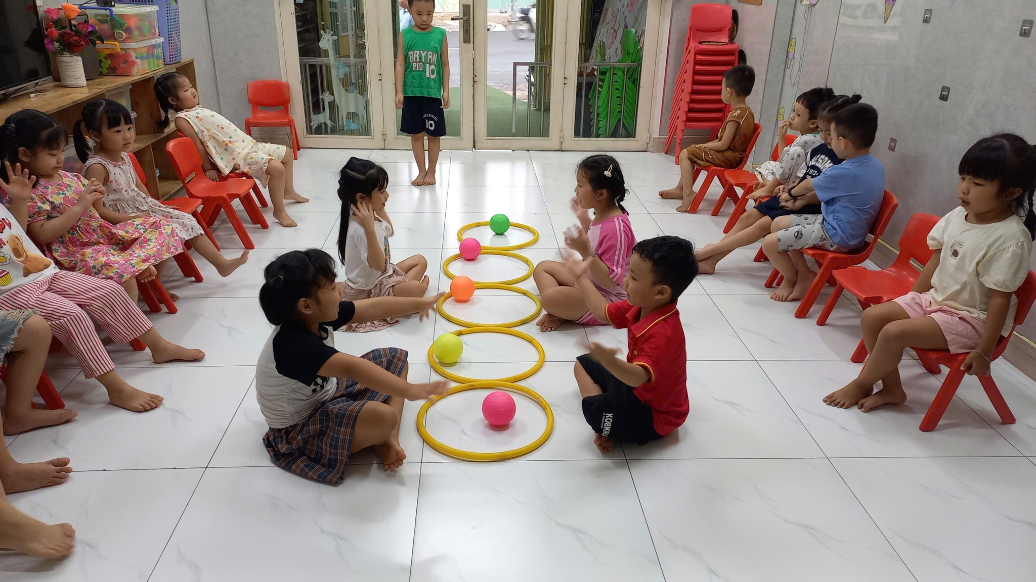 Bé hào hứng với trò chơi “Nhanh tay lẹ tay” tại Trường Mầm Non Thiên Ân ⚡?